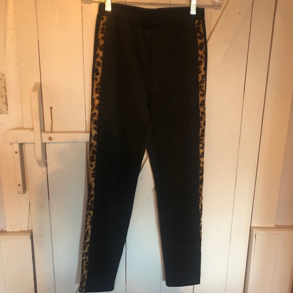 NWOT  Sporty Black Leopard Tape Side Leggings Size Small - Picture 10 of 15